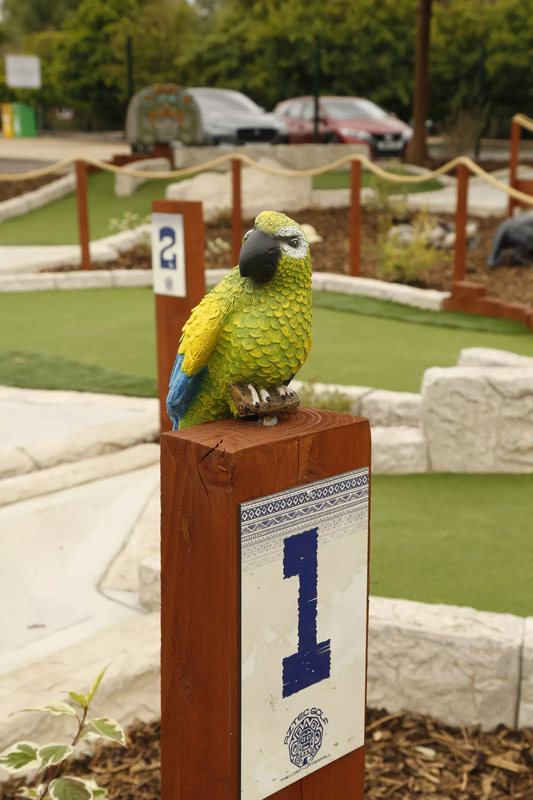 Parrot sculpture and first tee on the Huntingdon course