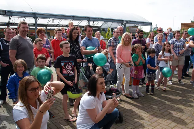 a-crowd-gathers-68f252bd034e7