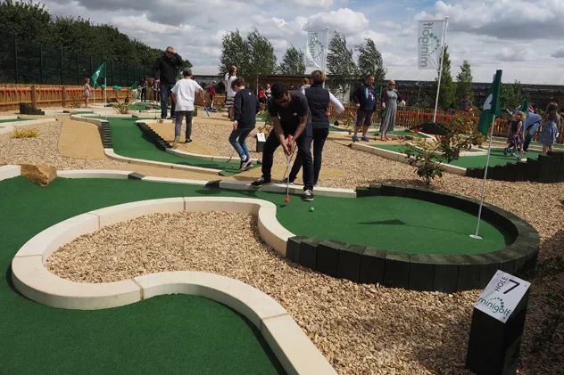 unconventional-hole-shapes-68f251e0ed8f1